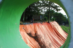 Tanah Longsor di BKT Belum Diperbaiki