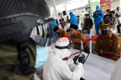 Warga Pesisir Cituis Tangerang Ikuti Rapid Test COVID-19