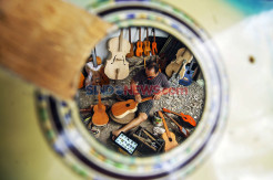 Terdampak Pandemi Covid-19, Perajin Alat Musik Petik di Makassar Kesulitan Memasarkan Produknya