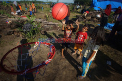 Relawan Berikan Trauma Healing Kepada Anak-Anak Korban Banjir Bandang Luwu Utara