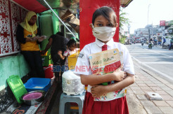 Sekolah di Pinggir Jalan,...