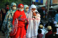 Warga Antusias Salat Idul Adha di Jalan Raya Sunter