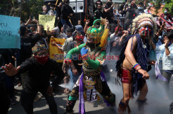 Pekerja Seni dan Hiburan Surabaya Tuntut Perijinan Operasional