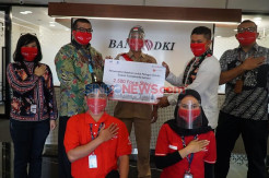Ribuan Faceshield untuk Garda Depan Transjakarta dari Bank DKI