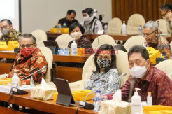 Menkeu dan Gubernur BI Raker dengan Komisi XI DPR Bahas Percepatan Penyerapan Anggaran