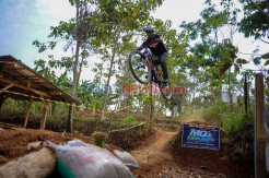 Atlet Downhill Jabar Pahraz Salman Alparisi Laksanakan Latihan Mandiri
