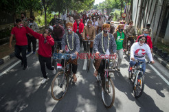 Daftar Pilkada Solo ke KPU, Gibran-Teguh Naik Sepeda Onthel
