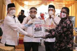 Pasangan Machfud Arifin-Mujiaman Sukirno Daftar ke KPU Surabaya