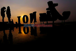 Berburu Sunset di Pantai Anyer, Menengok Kemegahan Menara Suar Cikoneng