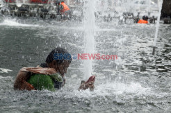 Perawatan Kolam Air Mancur Bundaran HI