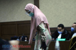 Tampil Bergamis, Jaksa Pinangki Hadiri Sidang Perdana