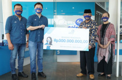 Asuransi Astra Serahkan Beasiswa Pendidikan dan Laptop di SLB B Sana Dharma
