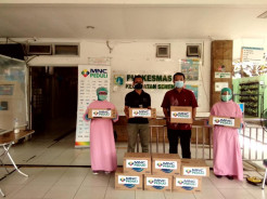 MNC Peduli Berikan Makanan dan Minuman Ringan kepada Petugas Puskesmas Senen dan Puskesmas  Matraman