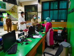 Petugas Puskesmas Penjaringan Terima Bantuan MNC Peduli