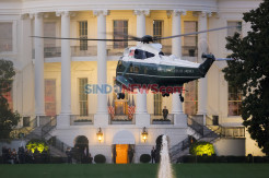 Tiba di Gedung Putih Trump Lepas Masker dan Tantang Covid-19