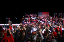 Donald Trump Kampanye di Bandara Regional Hickory Carolina Utara