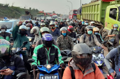 Jelang Kepulangan Habib Rizieq, Jalan Raya Rawabokor Cengkareng Macet Total