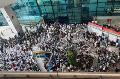 Simpatisan Habib Rizieq Padati Terminal Kedatangan Internasional Bandara Soetta