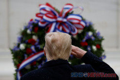 Presiden AS Trump Hadiri Perayaan Hari Veteran di Pemakaman Nasional Arlington