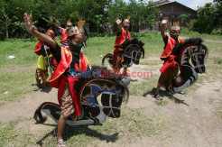 Pandemi Covid-19 Tak Menyurutkan Semangat Anak-Anak untuk Berlatih Jathilan di Kampung Jawi Semarang
