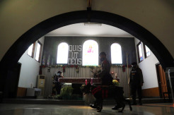 Polres Tanjung Perak Kerahkan Anjing Pelacak Sisir Gereja di Surabaya Utara