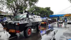 Tiba di Indonesia, Vaksin Covid-19 Sinovac Dijaga Ketat Pasukan Brimob
