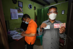 Pos Indonesia Salurkan BST Kemensos untuk Warga Sawah Besar