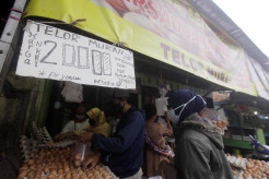 Turun jadi 20 Ribu/Kg, Warga Borong Telur di Agen