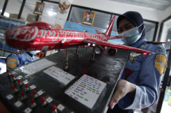 Keren, Siswa SMK Ini Buat Miniatur Pesawat Berbahan Dasar Limbah Kaleng