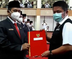 Herman Deru Lantik Sekda OKU Timur Jumadi sebagai Pelaksana Harian