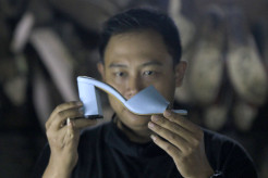 Melihat Industri Sepatu Rumahan di Tengah Pandemi COVID-19