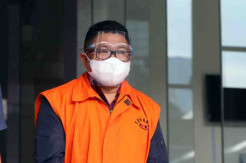 Pemeriksaan Tersangka Safri Terkait Kasus Suap Eksportir Benih Lobster