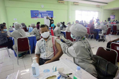 Pedagang Pasar Induk Kramat Jati mulai Divaksinasi Covid-19