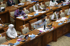 Rapat Kerja Pemerintah dan Komisi IX DPR RI Bahas Evaluasi Penanggulangan Covid-19