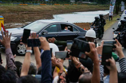 Resmikan Kolam Regulasi Nipa-Nipa, Warga Maros Sambut Hangat Kedatangan Jokowi