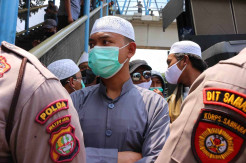 Kawal Sidang Habib Rizieq, Simpatisan Tertahan di Luar PN Jaktim