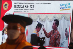 Untag Surabaya Kukuhkan 599 Wisudawan Secara Daring dan Luring