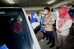 Menkominfo Tinjau Sentra Vaksinasi Indonesia Bangkit