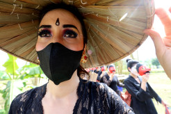 Sambut Hari Kartini, Smesco Gelar Fashion dan Tarian Teatrikal
