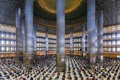 Begini Suasana Salat Jumat Pertama Ramadan di Masjid Istiqlal