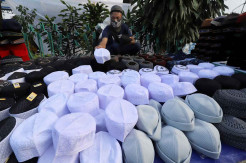 Sepekan Ramadhan, Penjualan Peci Masih Sepi