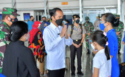 Temui Keluarga Korban Kru Nanggala-402, Jokowi Janji Bangunkan Rumah