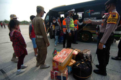 Apes, Penumpang Travel Gelap Menuju Pemalang Ini Diturunkan di Jalan Tol