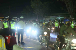 Petugas Nyerah, Pemudik Kembali Jebol Posko Penyekatan Kedungwaringin