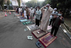 Terapkan Prokes Ketat, Masjid Baitul Haq Bekasi Gelar Shalat Idul Fitri