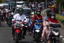 Jalanan Dalam Kota Surabaya Padat di Hari Pertama Idul Fitri