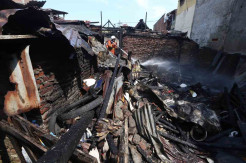 Dilalap Api, Belasan Rumah Petak Surabaya Hangus