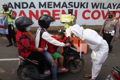 Pocong Korban Covid-19 Bergentayangan, Kejutkan Pengguna Jalan di Suramadu