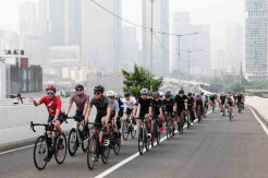 Uji Coba Jalur Sepeda Road Bike di JLNT Kampung Melayu-Tanah Abang