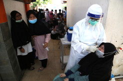 Puluhan Santri Jalani Swab PCR di Puskesmas Kenjeran Surabaya